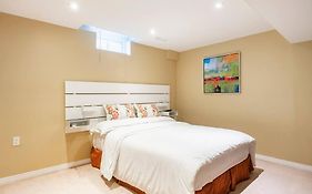 Cozy Basement Apartment In Newmarket